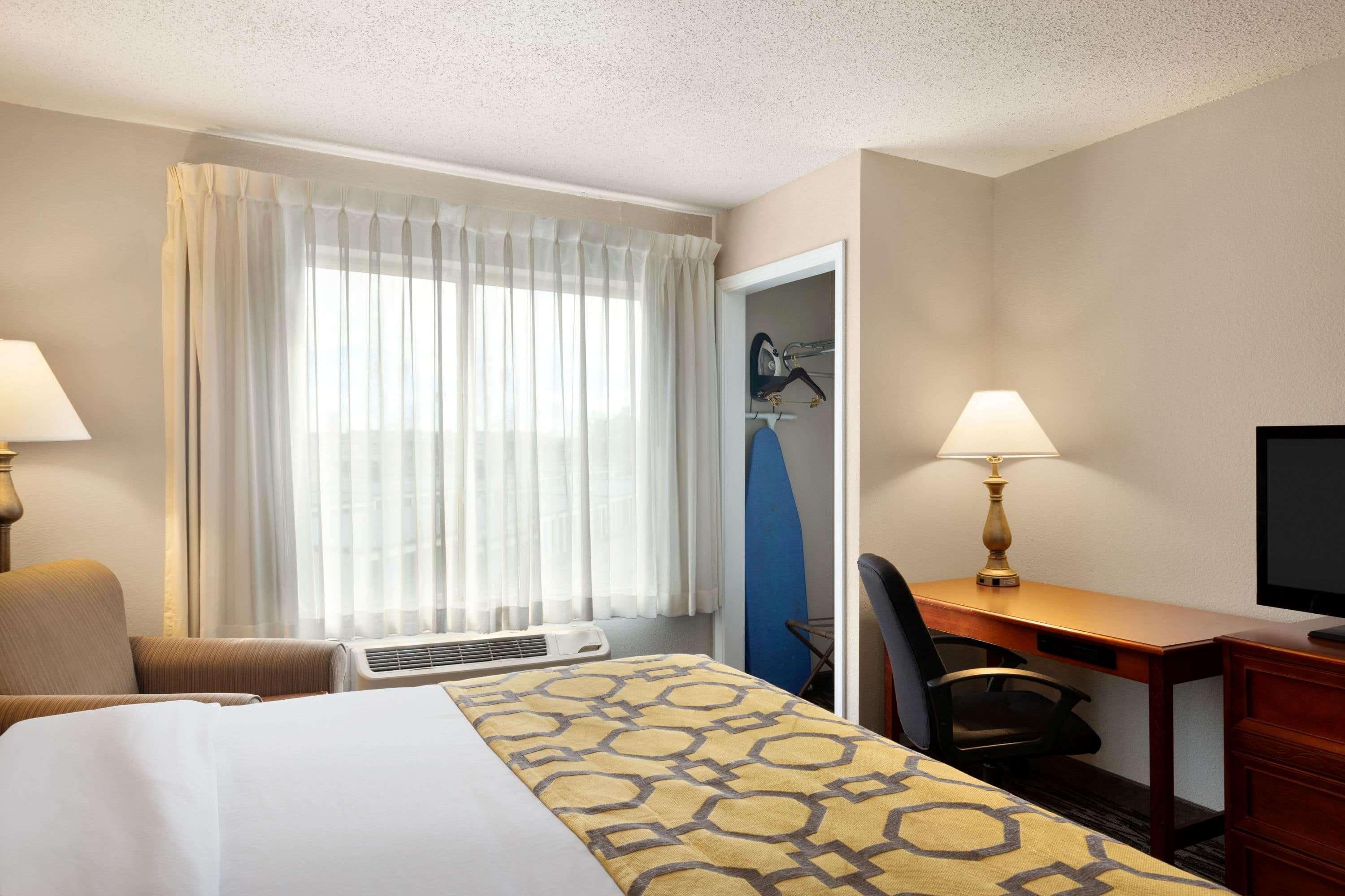 Baymont By Wyndham Springfield I-44 Hotel Exterior photo